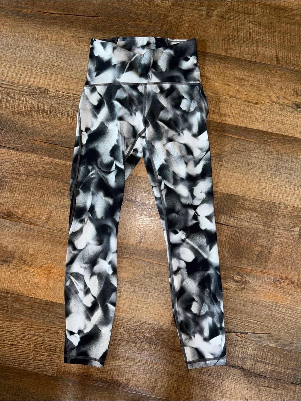Lululemon Black & White Abstract Print Leggings